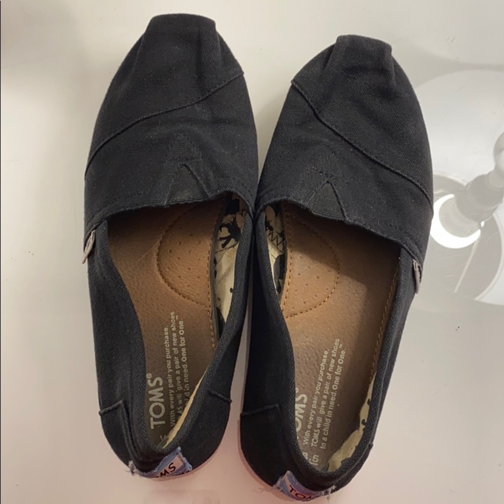 Black TOMS